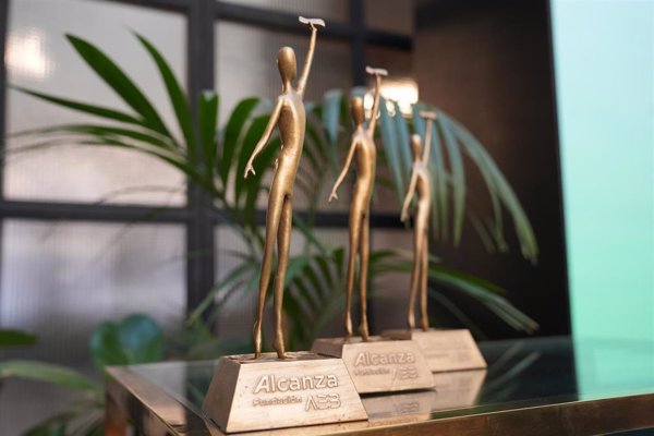 Los Premios Alcanza reconocen el impulso de la educación financiera y la capacitación digital