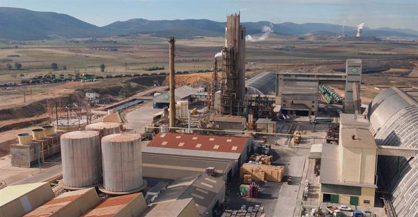 Los sindicatos convocan cinco días de huelga en Fertiberia frente a la 