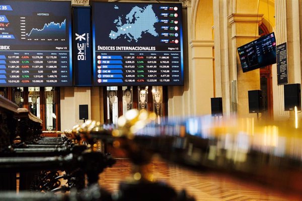 El Ibex 35 sube un 0,6% al mediodía y alcanza los 14.200 enteros en medio de la tensión arancelaria