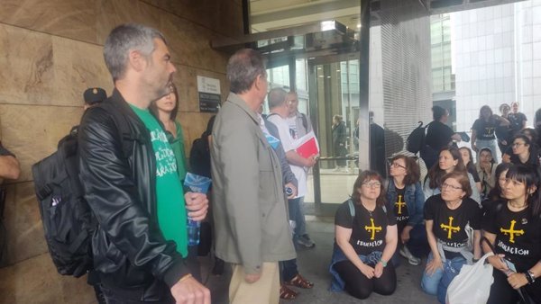 Los sindicatos asturianos mantienen la huelga y tildan de