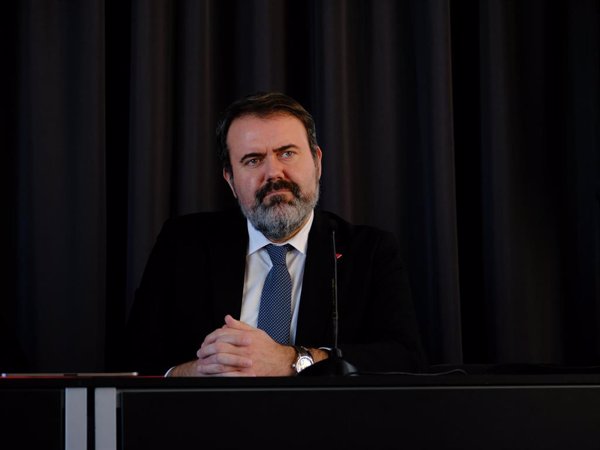 El Gobierno defiende un sistema de protección infantil centrado en familias y educadores: