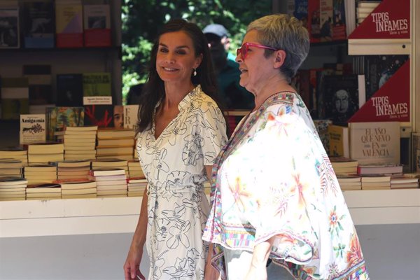 La Feria del Libro de Madrid se ve obligada a cerrar en su primera tarde por alerta roja en fenómenos meteorológicos