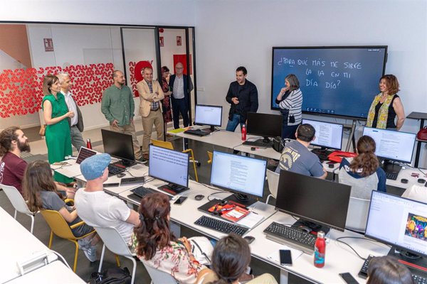 El programa Competencias Digitales Básicas alcanza las 15.000 personas formadas en toda España