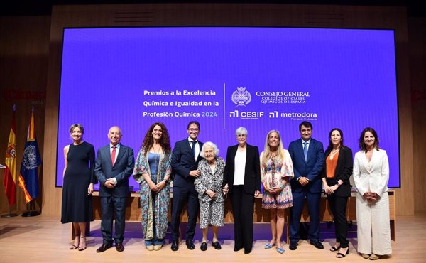 Juana Bellanato, pionera de la espectroscopía, recibe el Premio a la Excelencia Química a sus 100 años
