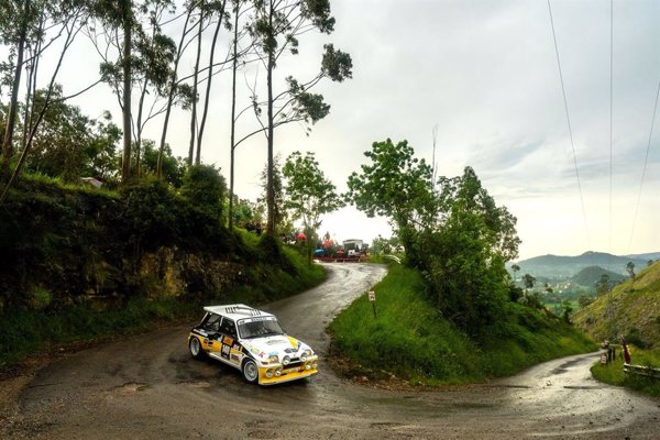Un coche del Rallye de Hoznayo se sale de la pista y alcanza a varias personas, ocho evacuadas