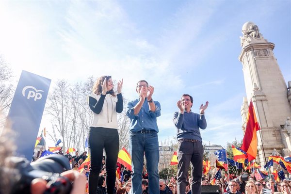 Ayuso celebra este domingo un acto por el ecuador del mandato arropada por Feijóo y Almeida en el Parque Berlín