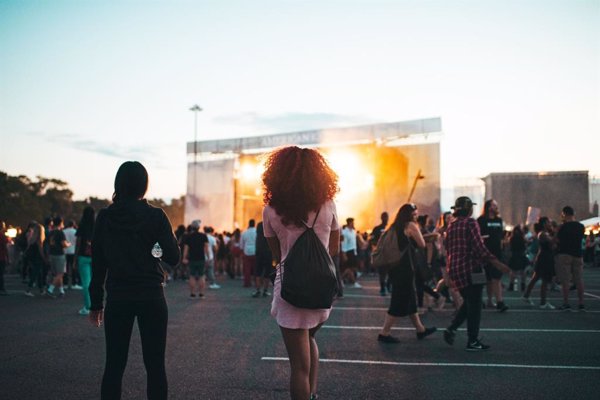 Adnalucía advierte que los festivales de música no pueden imponer las pulseras 'cashless' como única forma de pago