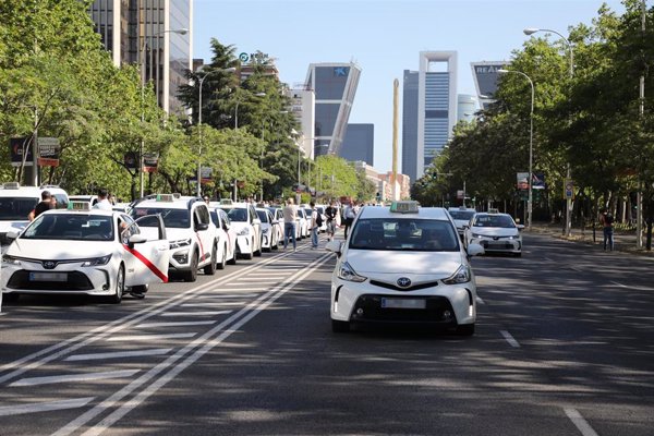 La CNMC desestima una denuncia de los taxistas contra Cabify por los 15 minutos de antelación