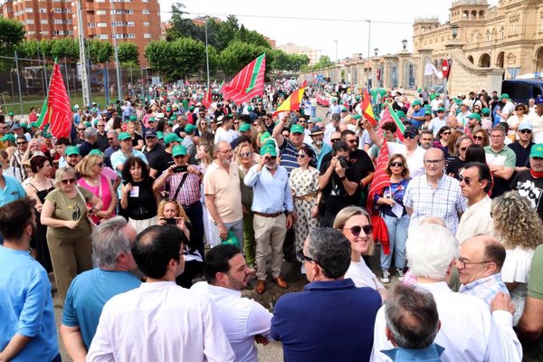 Unas 4.000 personas protestan en Zamora contra el