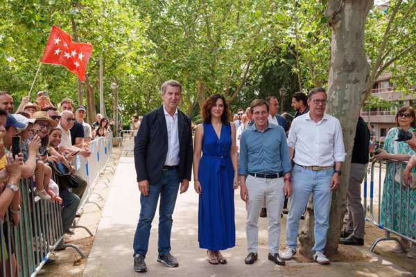 El PP de Madrid saca su celebración del ecuador del mandato a la calle en un acto con simpatizantes, música y 'ganas'