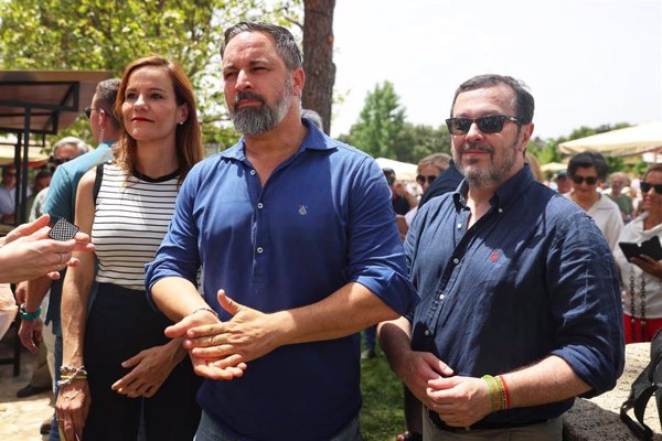 Abascal exige al PP que aisle a Sánchez en Bruselas en lugar de convocar