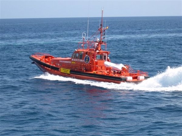 Rescatan a 128 inmigrantes a bordo de dos pateras en aguas próximas a Lanzarote en las últimas horas
