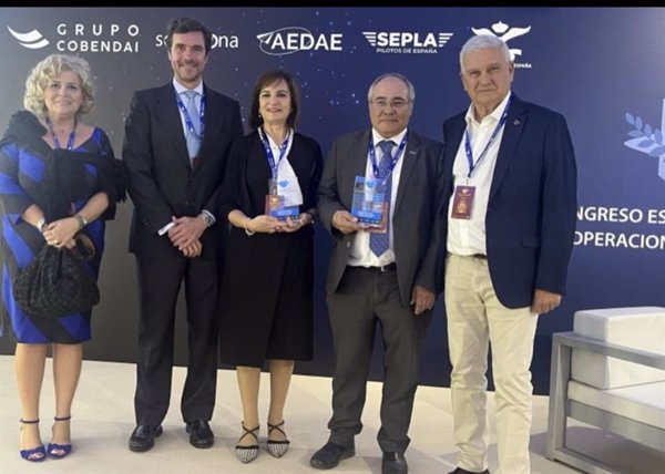 Enaire, galardonada por el despliegue de una red de antenas que mejora la vigilancia de la aviación general