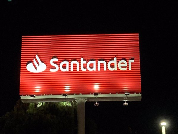 Santander lanza Emprende, una oferta de servicios para captar autónomos y emprendedores