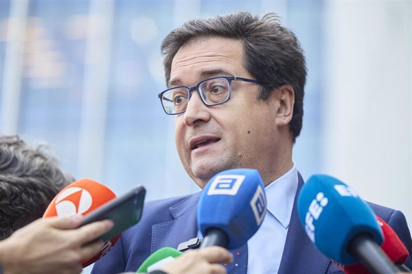 Óscar López reitera sus palabras sobre el exteniente de la UCO y critica la