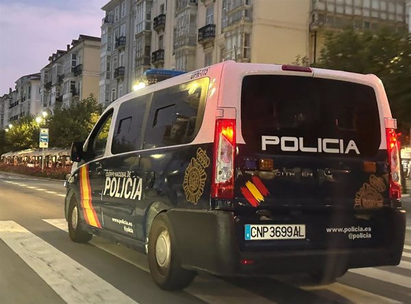 Dos detenidos en Cantabria por distribuir material sexual de 14 mujeres a través de Internet