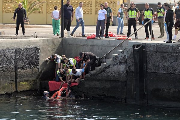 El Juzgado de El Hierro archiva la investigación sobre el vuelco del cayuco y no ve indicios de criminalidad