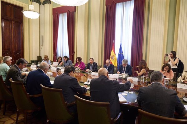 El campo exige a Planas ayudas directas y urgentes para el cereal y se mantiene la concentración del miércoles