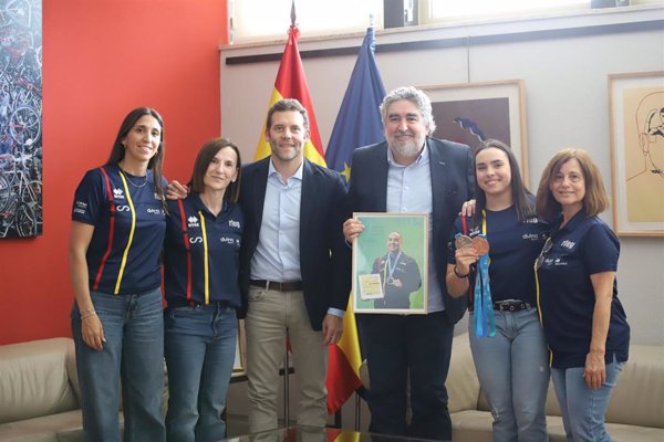 Rodríguez Uribes felicita a Alba Petisco por su histórico papel en el Europeo de gimnasia artística
