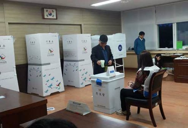 Abren los colegios electorales para las elecciones presidenciales en Corea del Sur