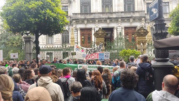 Barbón apela al diálogo tras la dimisión de la consejera de Educación: 