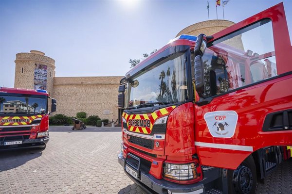 Arden cuatro viviendas en el barrio de Adra donde mataron a un joven a tiros este lunes