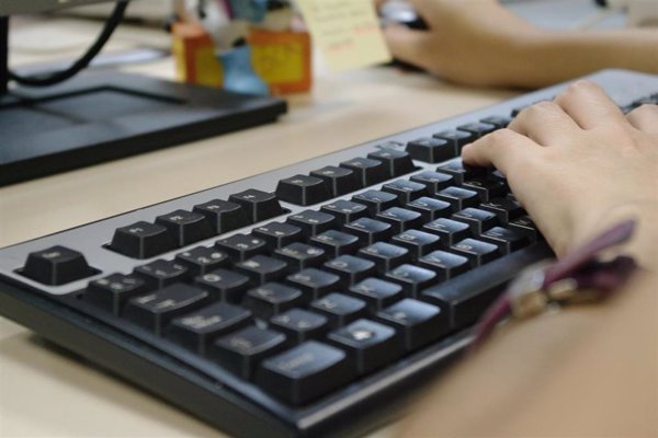 El uso de videojuegos comerciales ayuda a aprender programación básica, según un estudio
