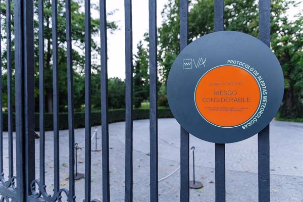 El Retiro y otros ocho parques de Madrid restringirán zonas hasta las 15 horas ante avisos meteorológicos