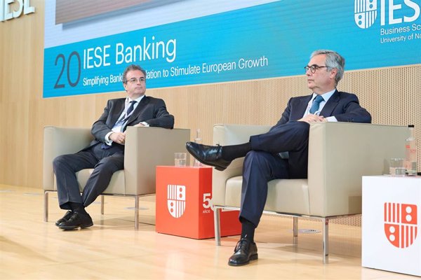 Sevilla señala que la fusión de Unicaja fue