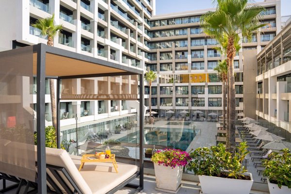 Banca March y Meliá crean 'joint venture' para adquirir dos hoteles en Mallorca y Tenerife por 140 millones