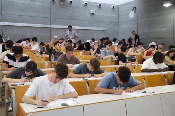 García Lorca, Miguel Hernández y la adicción a las redes sociales en el primer examen de la PAU en la Región de Murcia