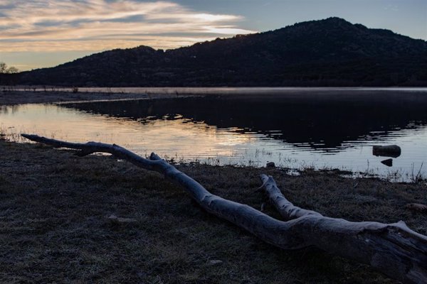 Localizan el cuerpo de una joven a orillas del embalse de Manzanares El Real (Madrid)