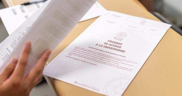 La nueva Selectividad arranca con preguntas sobre la llegada de cayucos, Bretón o el aumento de universidades privadas