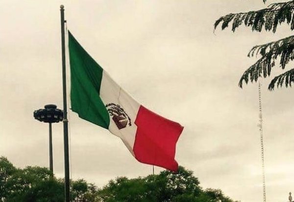 Al menos once muertos al volcar un autobús en el noreste de México