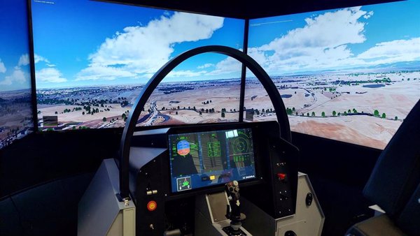 Indra desarrolla el simulador táctico de caza Nexus, enfocado en el entrenamiento de pilotos