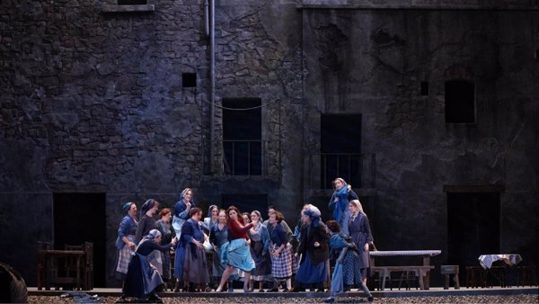 El coro del Teatro de la Zarzuela mantiene este miércoles la huelga en el estreno de 'La tabernera del puerto'