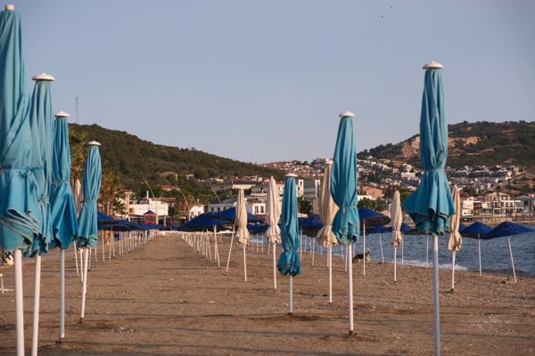 Reservar con antelación o apostar por alojamientos alternativos, claves para ahorrar este verano