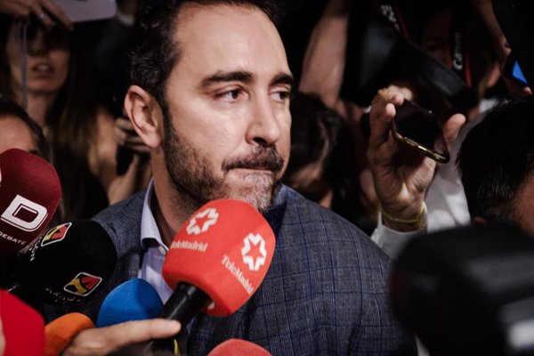 Aldama irrumpe en la comparecencia de Leire Díez, le acusa de mentir y lanza amenazas contra Sánchez y Santos Cerdán