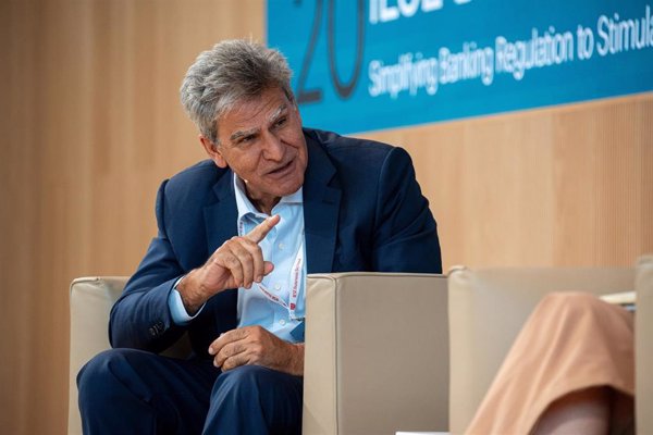 Álvarez (Santander) señala que la mayor productividad por la IA trae 