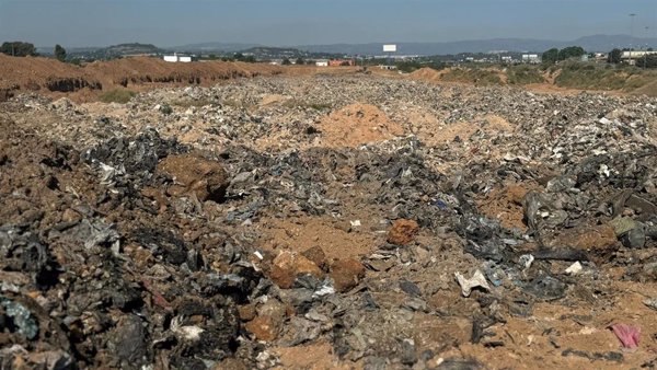 C.Valencia denuncia ante Fiscalía a la CHJ por vertidos de residuos y vehículos en el entorno de barranco del Poyo