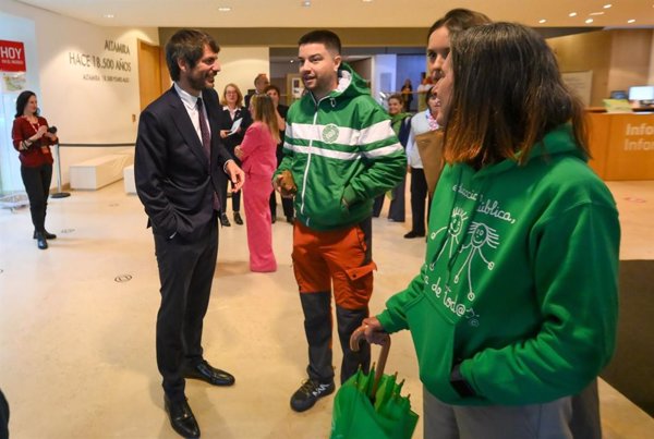 La Junta Docente de Cantabria acude a Altamira a reclamar a Buruaga la adecuación salarial y recibe el apoyo de Urtasun