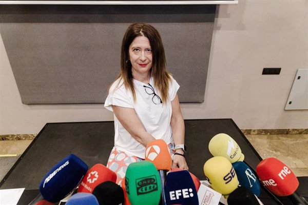 Leire Díez insiste en que no trabaja para PSOE y que investigaba tramas para un libro: