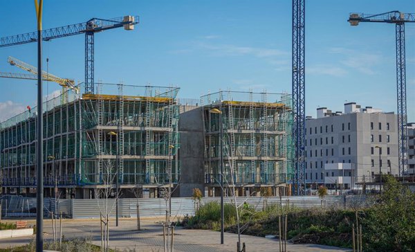 Promotores temen un colapso en la vivienda en tres años por el aumento de los precios y urgen a tomar medidas