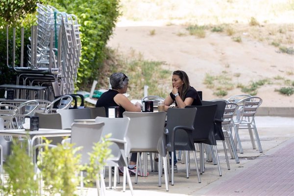 Un 63% de los españoles ha mantenido o incrementado su consumo en bares y restaurantes, según Aecoc