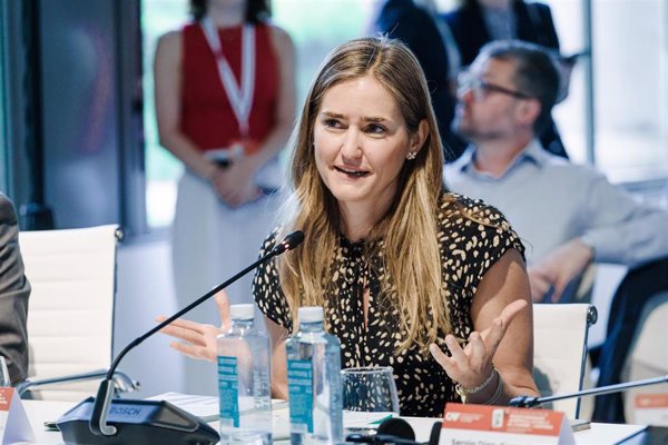 Facua pide a Aagesen acelerar la regulación de las altas telefónicas en contratos de luz