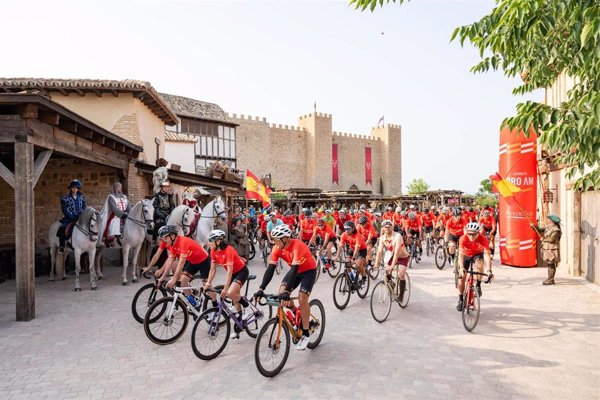 La Vuelta hace una parada en Puy du Fou con leyendas como Miguel Induráin, Carlos Sastre o Perico Delgado