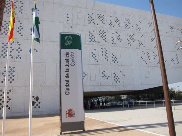 Condenado a 17 años y medio de cárcel por intentar asesinar a su expareja embarazada en Córdoba
