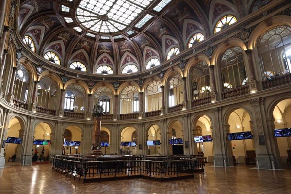 El Ibex 35 pierde un 0,19% al cierre y se aferra a los 14.100 enteros, pendiente de la guerra comercial