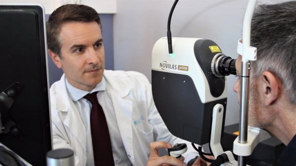 Un especialista del Clínico San Carlos, reconocido como mejor oftalmólogo joven de América, España y Portugal