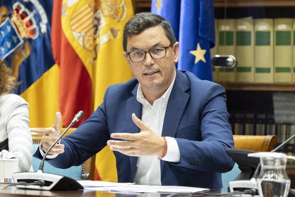 El Gobierno canario reitera ante el Estado su petición de que las islas participen de la gestión de sus aeropuertos